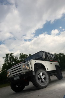 Land Rover  Defender by Aznom & Romero